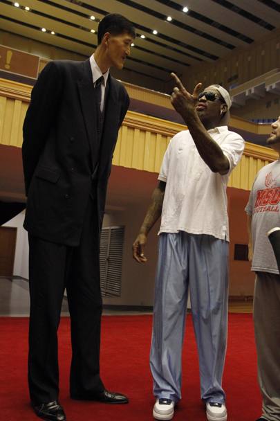 Rodman, 201 centimetri, non regge il confronto in altezza, Ap